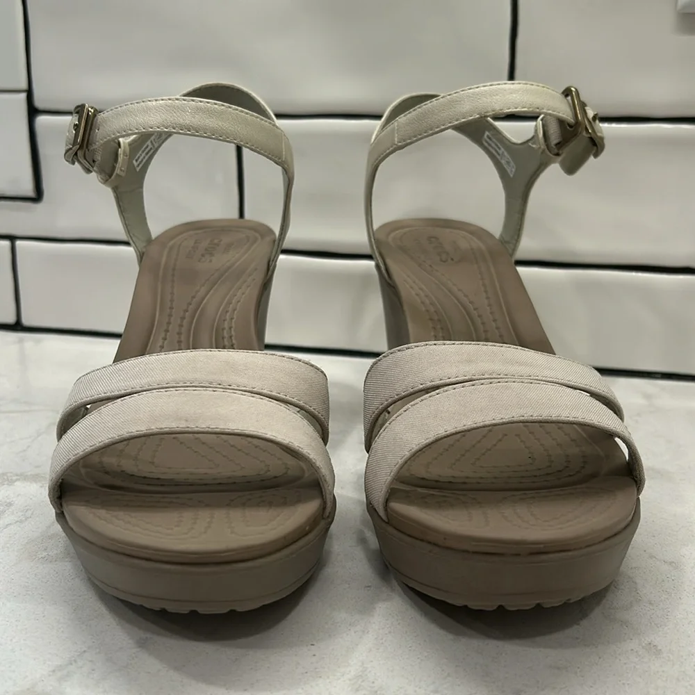 Crocs Womens Leigh II Ankle Strap Wedge Sandals Size 10 Light Beige